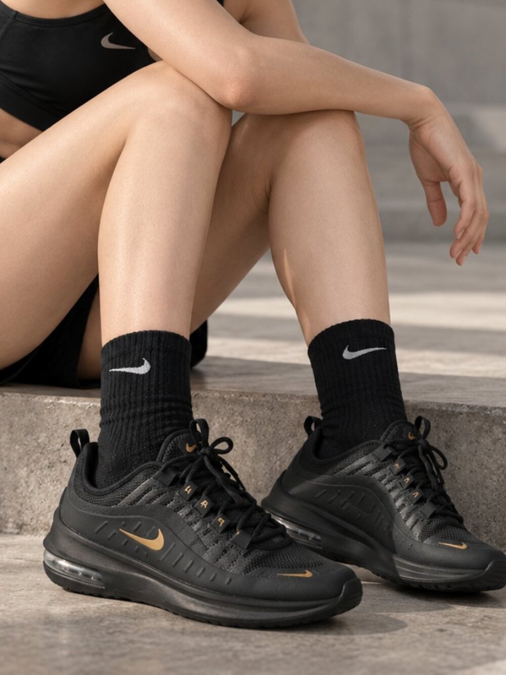Nike Air Max Axis Black Metallic Gold Womens Size 8 Sneakers AA2168-007